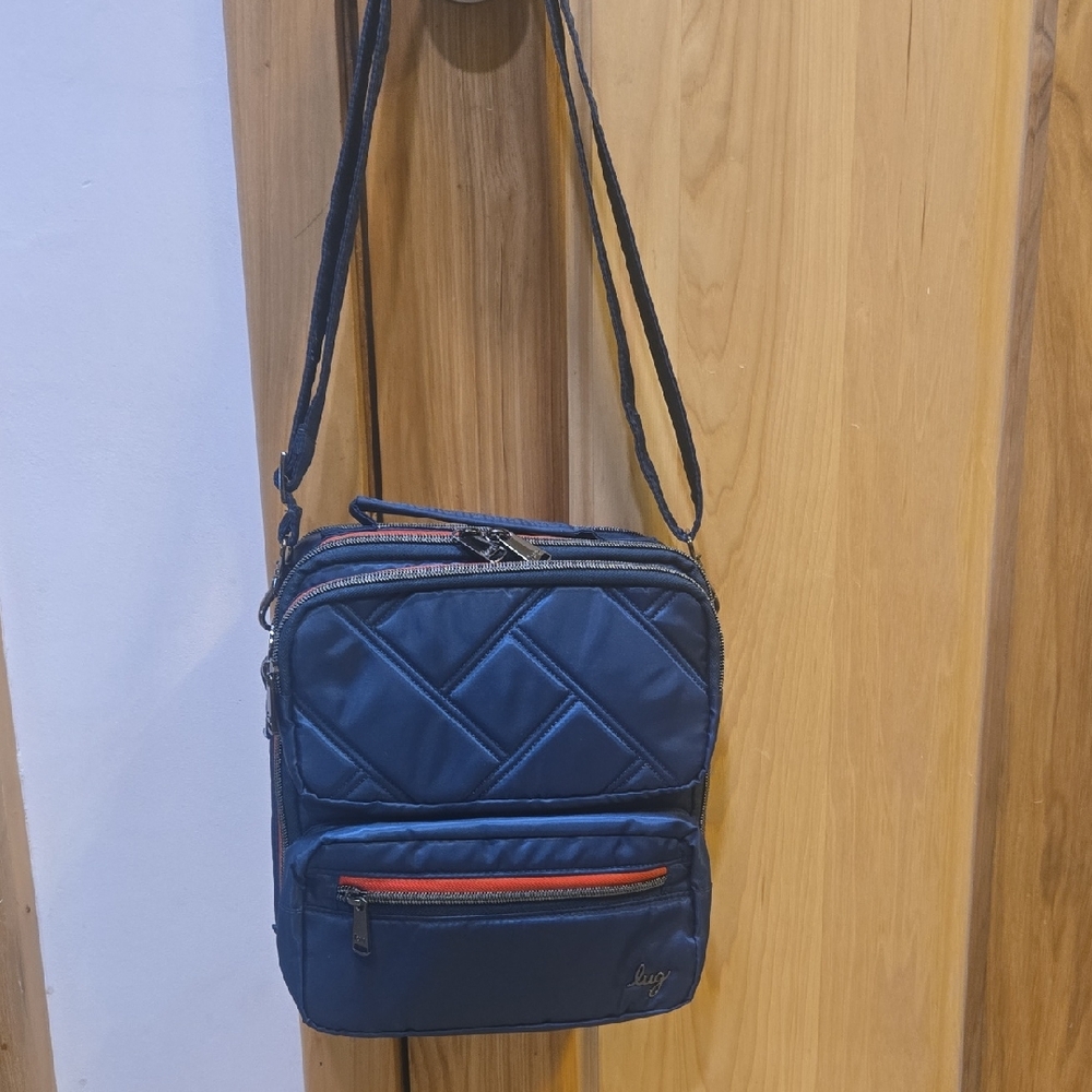 Lug Wrangler Crossbody in Navy